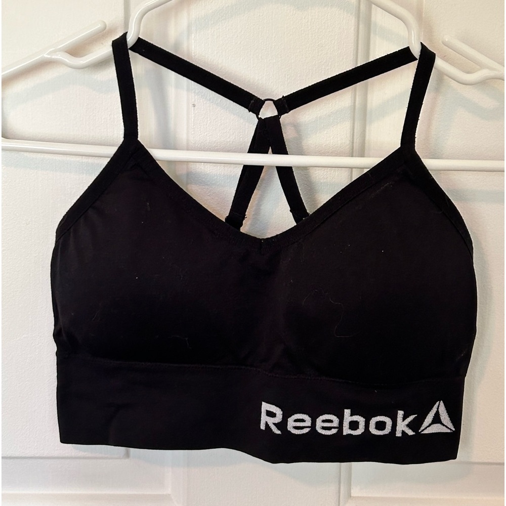 Sports Bra Reebok Size Medium. Almost never worn.